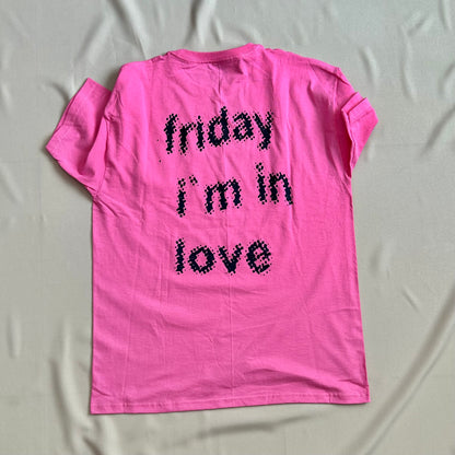 Playera: Friday i’m in love